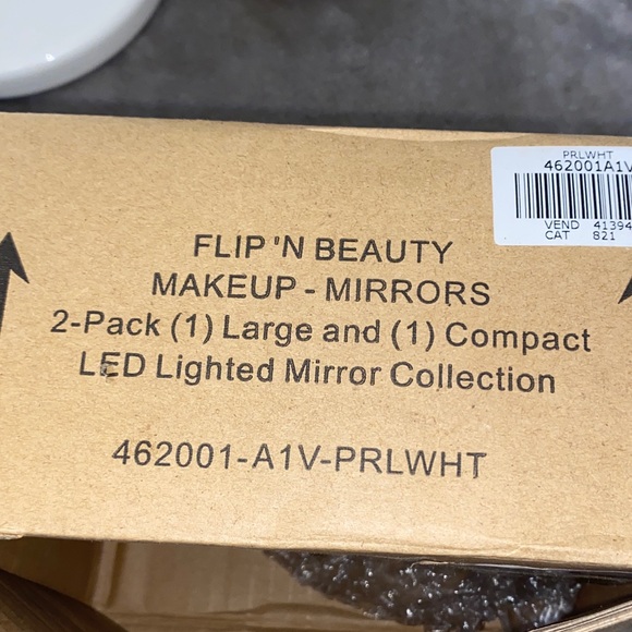1226 Flip N Beauty Large & Compact LightUp Make Up Mirrors - Picture 2 of 5